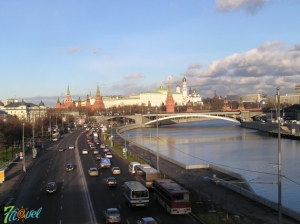 Вид на Кремлевскую набережную и Большой Каменный мост