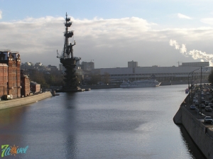 Памятник Петру I на Москва-реке