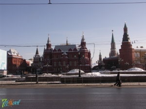 Вид на Исторический музей и башни Кремля