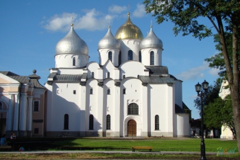 Saint_Sophia_Cathedral_in_Novgorod (1).jpg