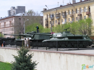 Выставка танков у Дома Павлова